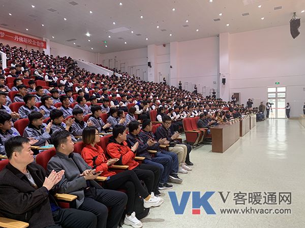 1543557970758994.jpg 未来三年,预计将有近300名成绩优异的中职学生获得丹佛斯资助.jpg